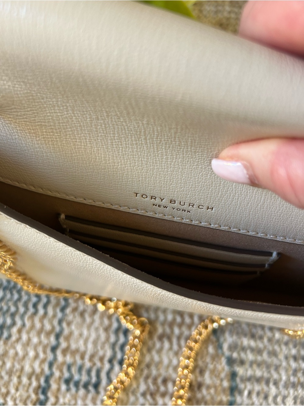 Tory Burch White Leather Crossbody with Gold Logo Medallion - Picture 4 of 5